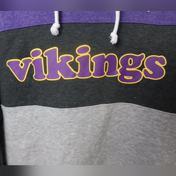Women's Purple and Gray Colorblock Vikings Hoodie Size Medium - Picture 4 of 13